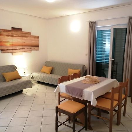 Apartments Ria Baška Voda Rom bilde